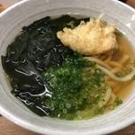 わかめうどん　(本格手打ちうどん まごころ)