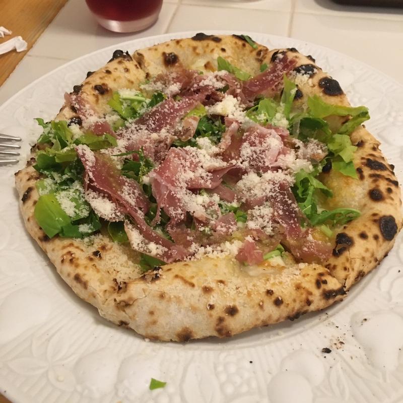 パルマ産生ハムと自家製ルーコラのピッツァ(イルパリオ （il palio）)