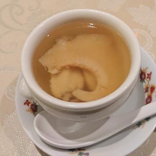 ふかひれと鶏肉の特製壺蒸しスープ(菜香新館)
