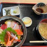 海鮮丼(新湊きっときと市場 )