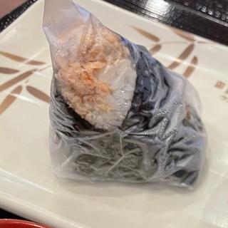 鮭むすび(丸亀製麺アーバス東千田ショッピングモール)