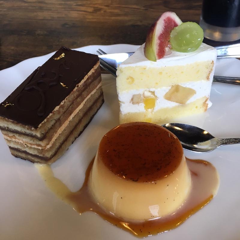 オペラとフルーツショートとプリン(カフェサンク【カフェ/ランチ】個室貸切ディナー)