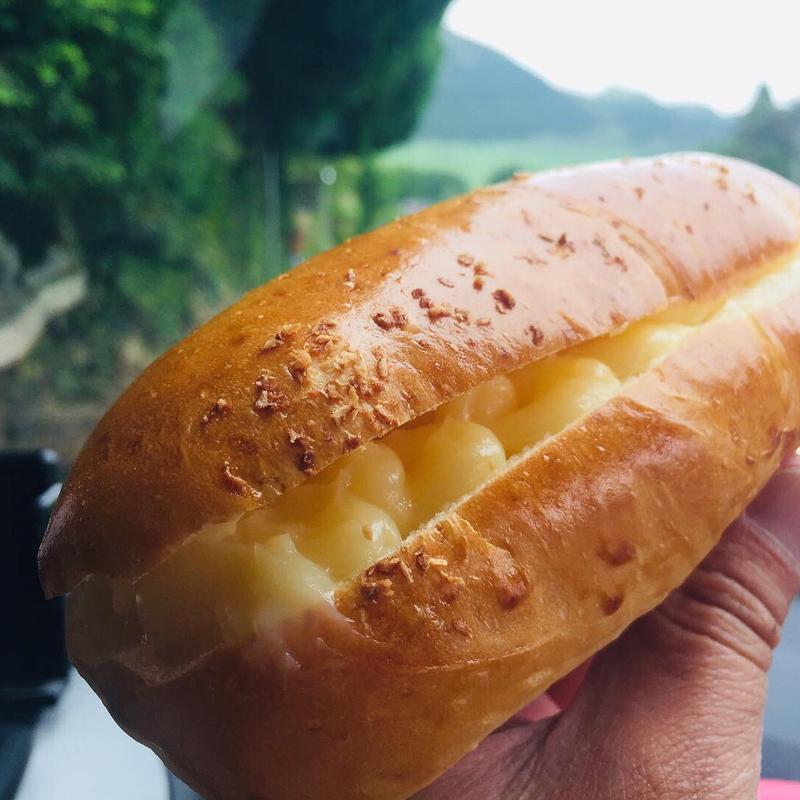 練乳クリームパン(名も無きパン屋)