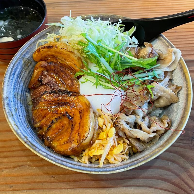 当店の名物丼(lunch itta)