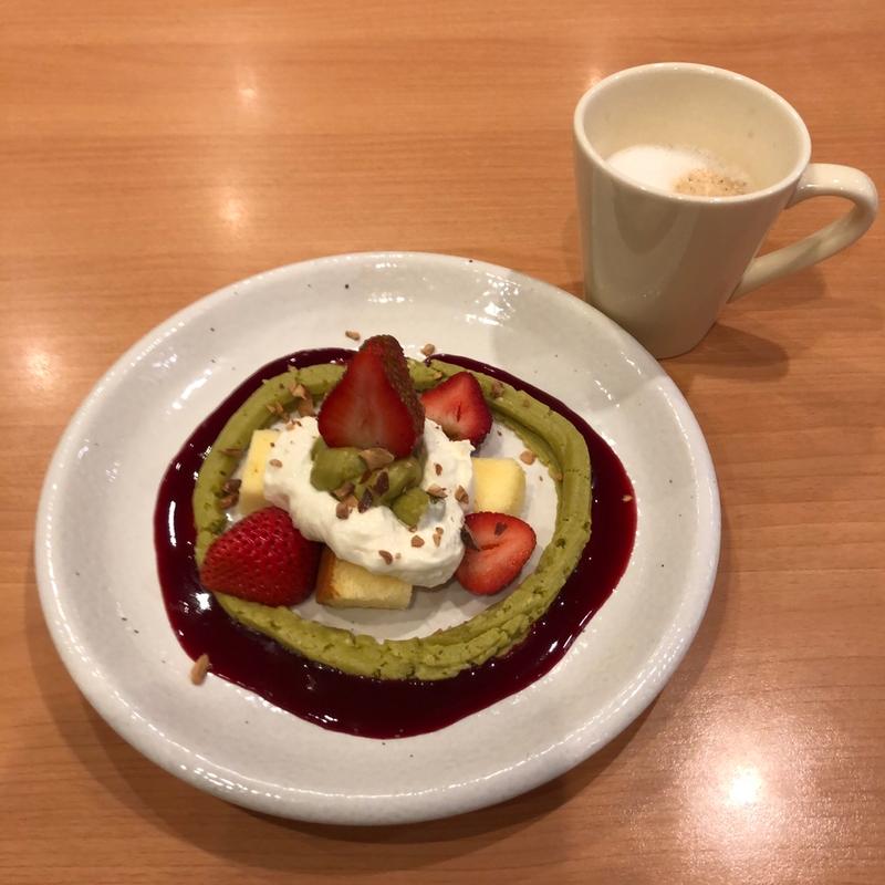 いちごとピスタチオのトライフル(ガスト 西新井店)