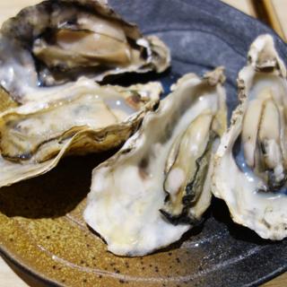 牡蠣1個(磯っこ商店 福岡天神店)