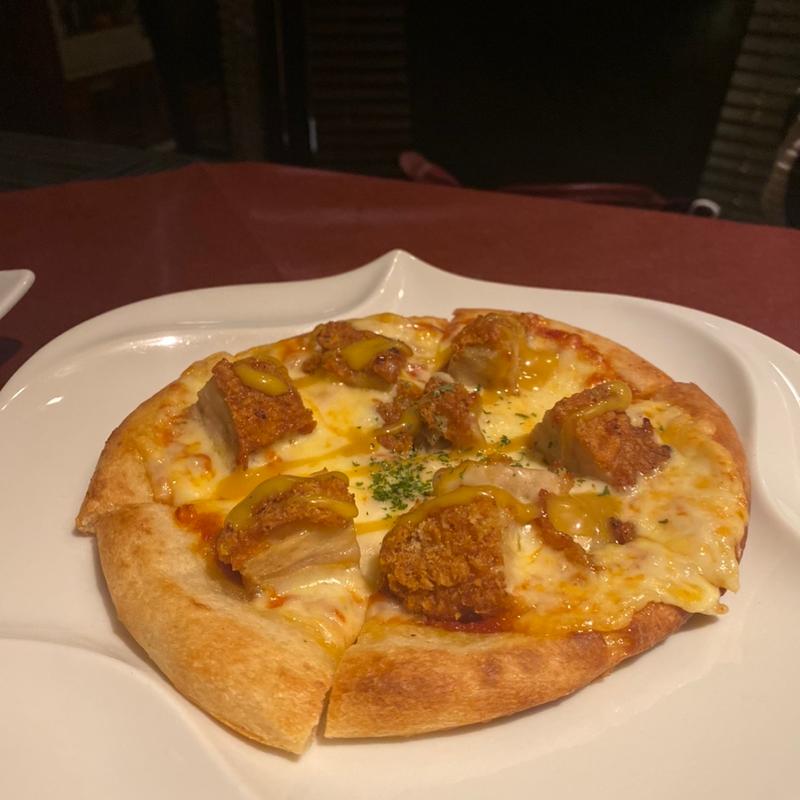 フライドチキンのハニーマスタードピザ(アムール)