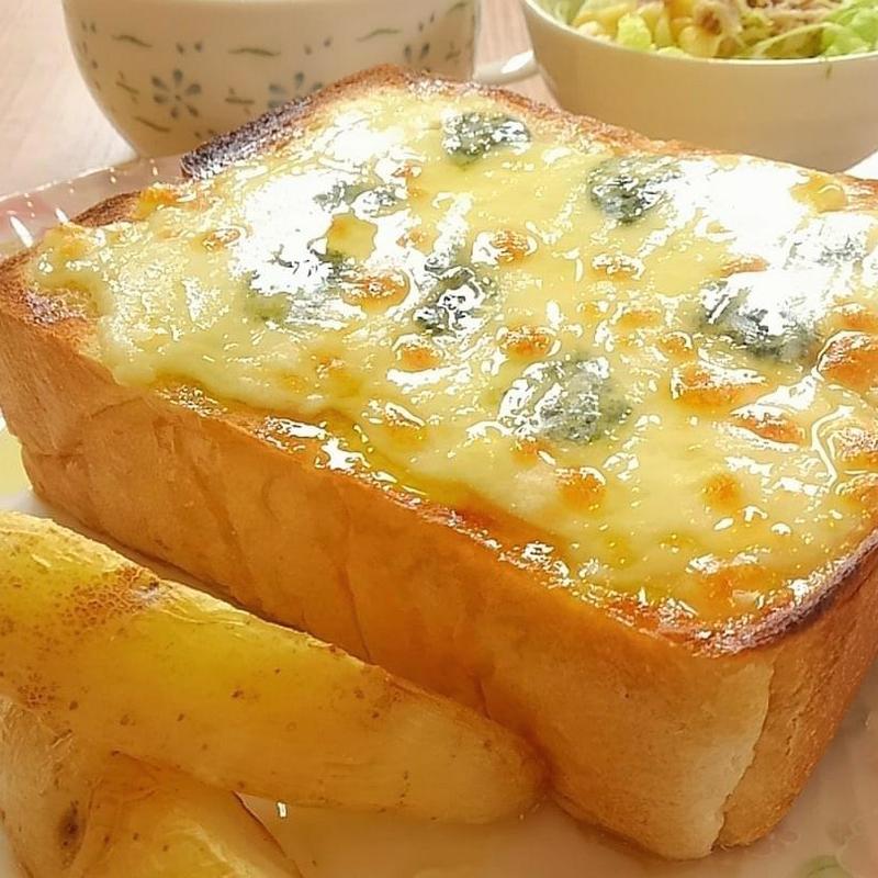 ハニーブルーチーズトースト(DAY & NIGHT)