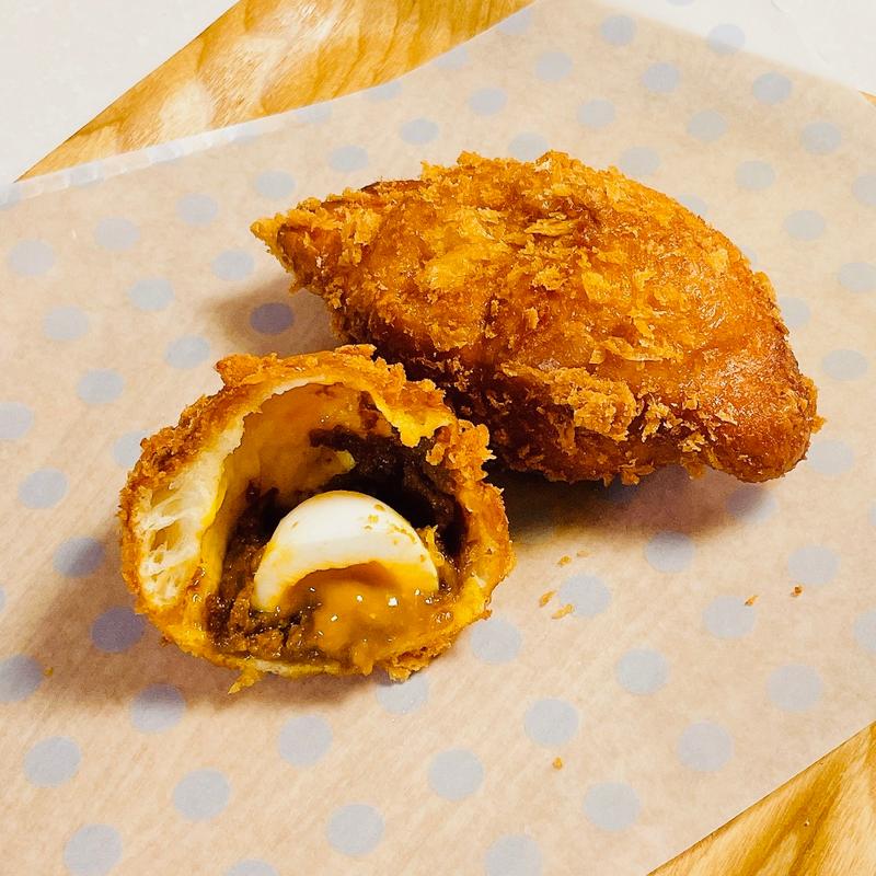 とろ〜り半熟卵カレーパン(咖喱とカレーパン 天馬 青山店)