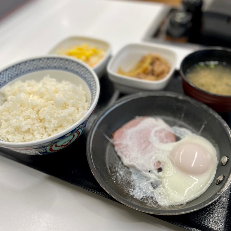 ハムエッグ牛小鉢定食(吉野家 札幌狸小路店)