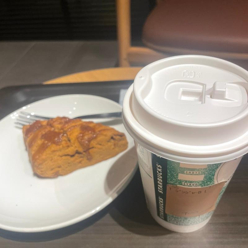 ジンジャーブレッドラテ、キャラメルトフィースコーン(スターバックスコーヒー ゆめモール西条店)