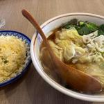 ワンタン麺と半チャーハン(美味餃子房)