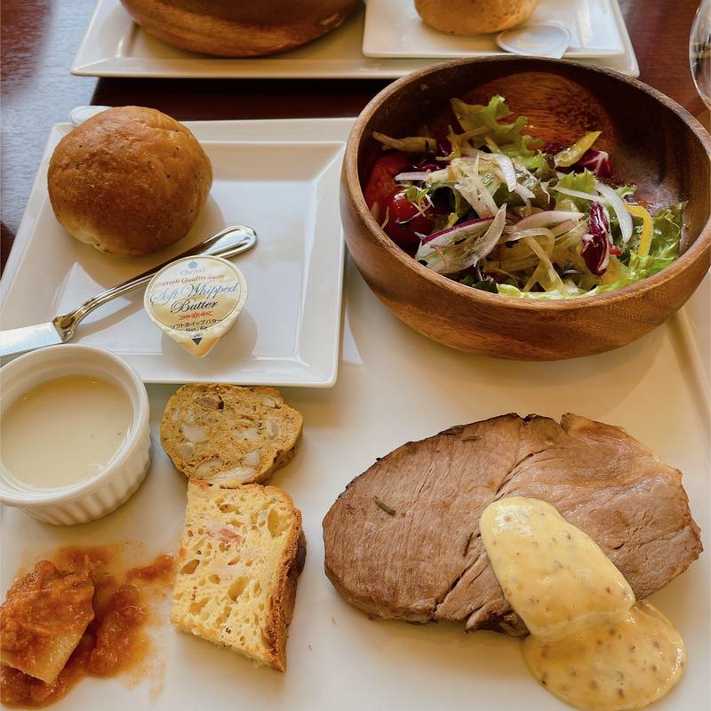 ワンプレートランチ【豚肩ロース肉のコンフィー　マスタードマヨネーズ添え】(カフェ ド パリ)