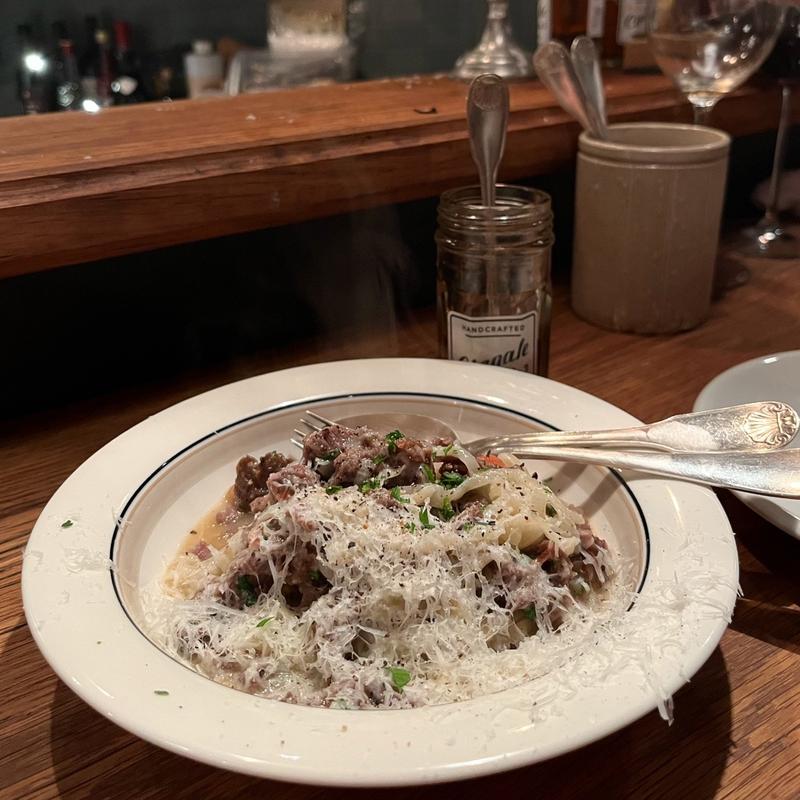 和牛ホホ肉のラグー(チニャーレ ヴィーノ エ パーネ)