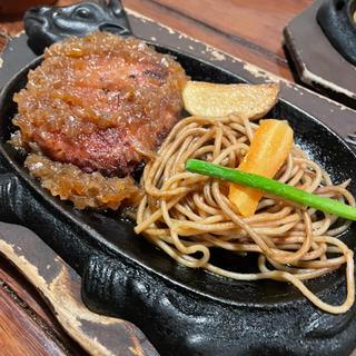 手ごねハンバーグ(大衆ステーキとハンバーグ炭火焼専門店 ミンチェッタ)