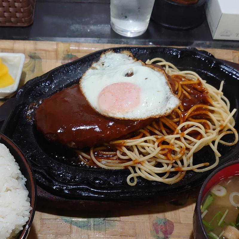 ハンバーグ定食＋大盛り＋目玉焼き(志摩 )