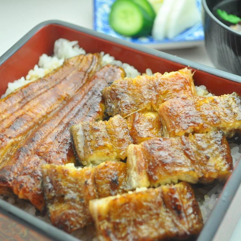 東と西のうな重(うなぎ料理専門店 川昌)