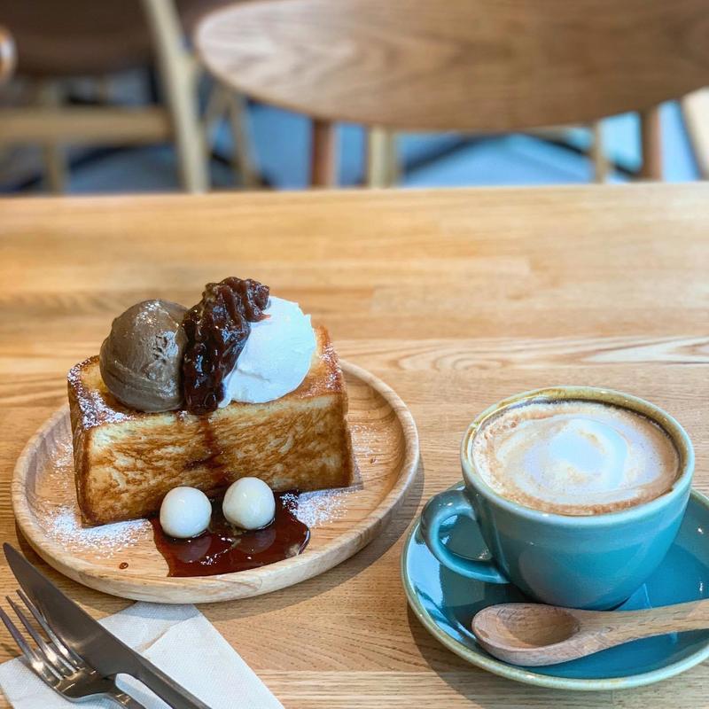 ほうじ茶iceと白玉あんこの和風トースト(5 waters cafe)