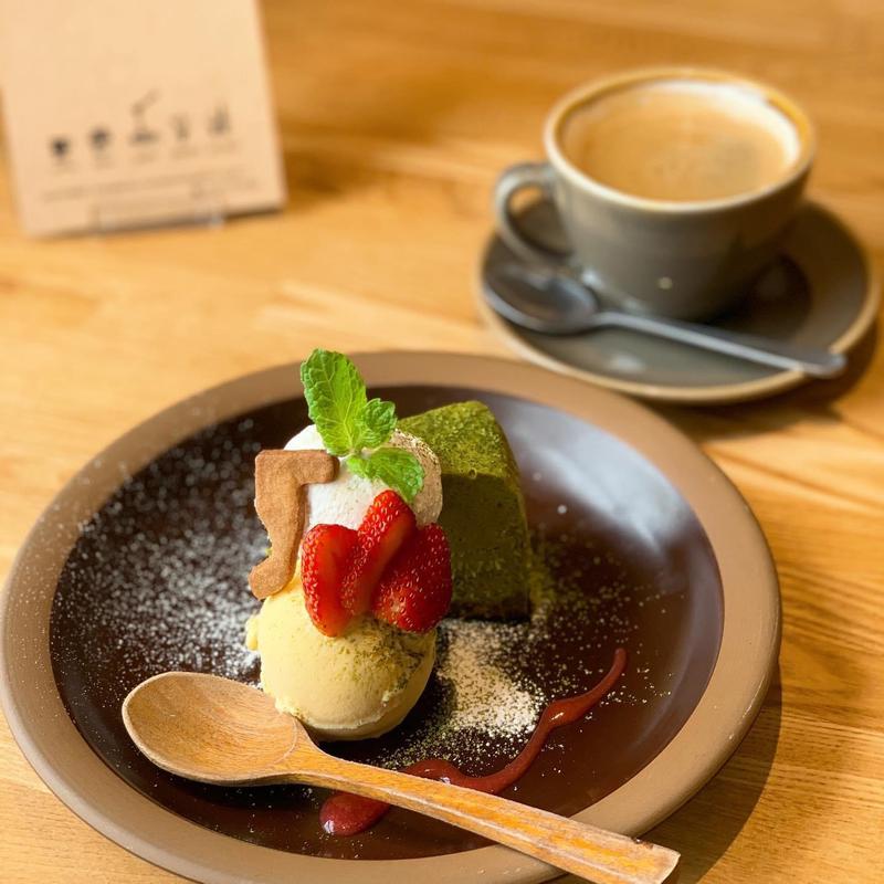 濃厚抹茶のNYチーズケーキ(5 waters cafe)