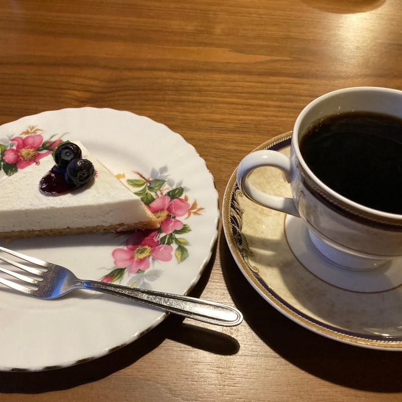 ケーキセット(レアチーズケーキ)(カナディアンコーヒーショップ)