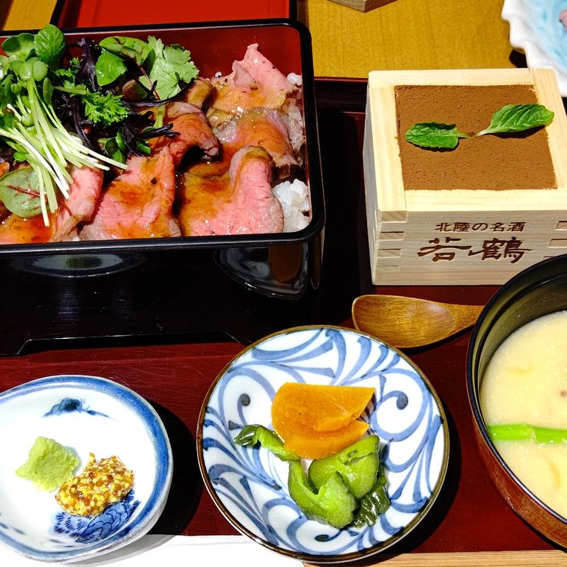 ローストビーフ重 (並)(竈flamme 炭三郎)