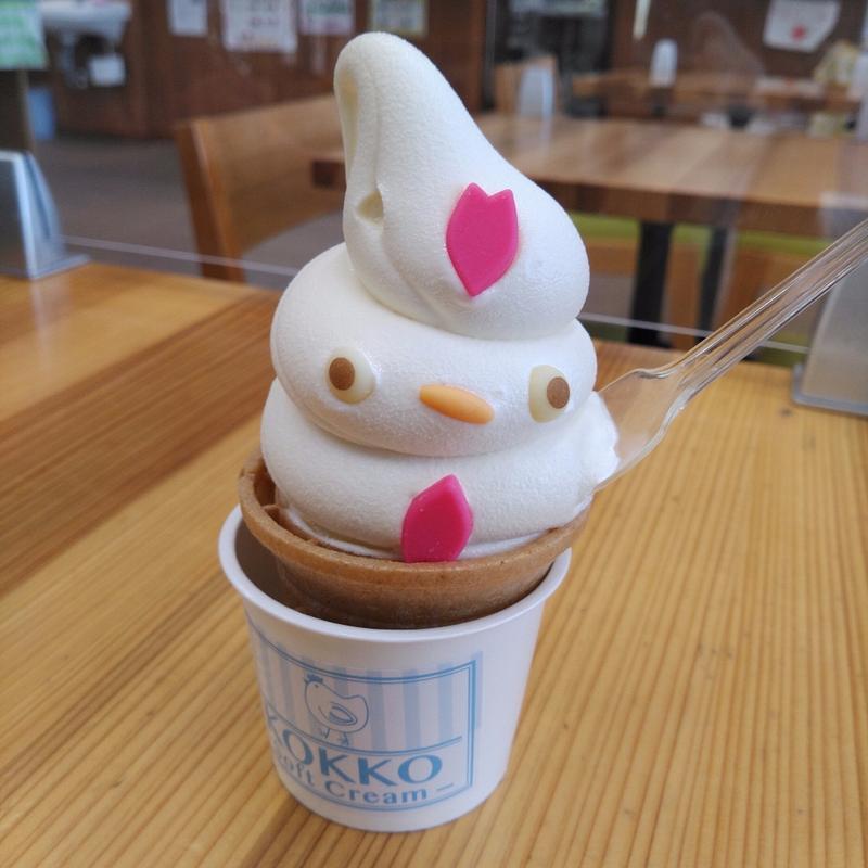 ブサかわコッコちゃんソフトクリーム(森の芽ぶきたまご舎 道の駅かくだ店 )