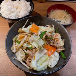 肉野菜炒め定食(伝説のすた丼屋名古屋栄店)