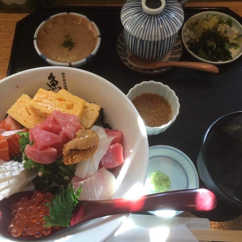 魚忠丼(魚忠 （ウオチュウ）)