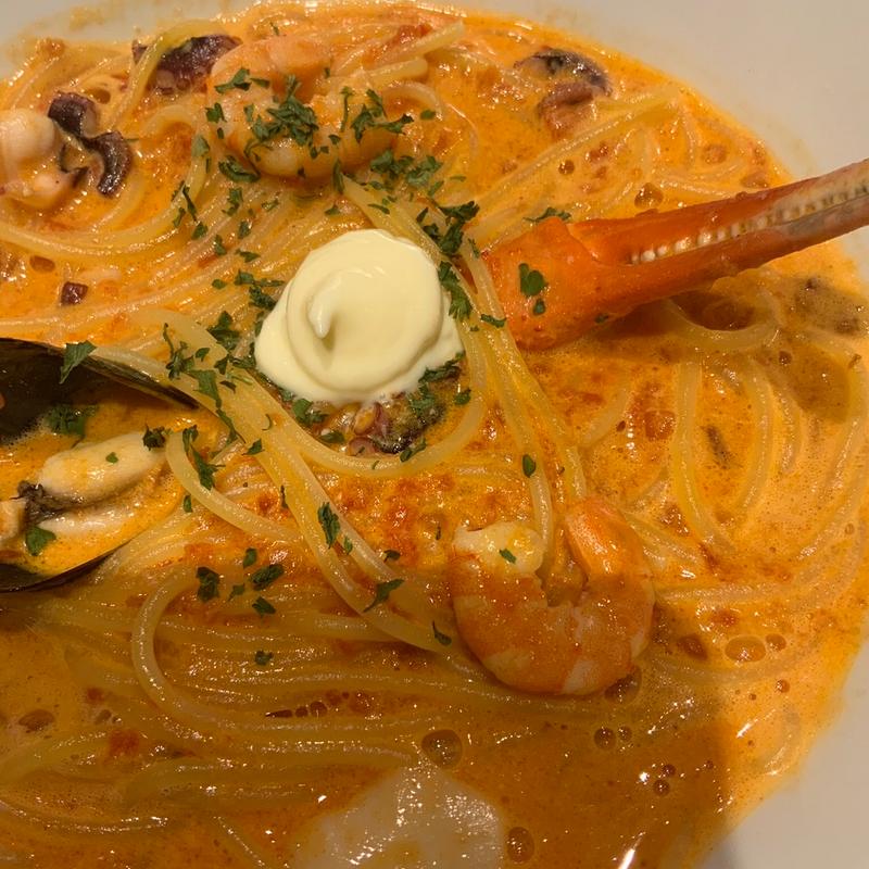 地中海風カニと海老と帆立のトマトクリームスープ(洋麺屋 五右衛門 南青山店)