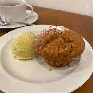 ジンジャーブレッド マフィンとピスタチオアイスクリームセット(KURKI COFFEE)