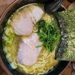 ラーメン(大)(横浜家系 まるに家 )