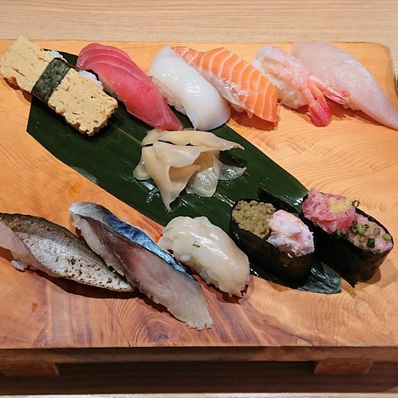 金沢板前おまかせ握りセット (味噌汁付)(もりもり寿し 東急百貨店たまプラーザ店)