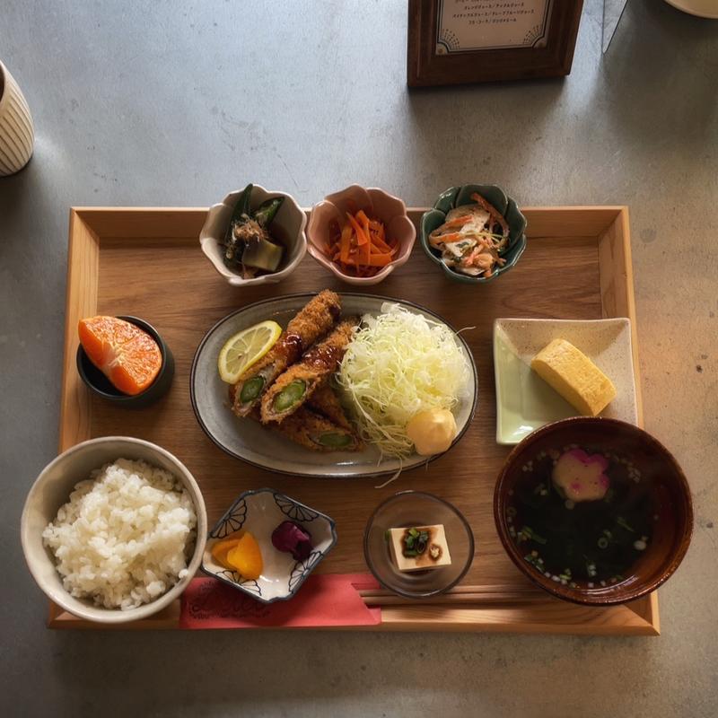 アスパラロールカツ定食(Deili)