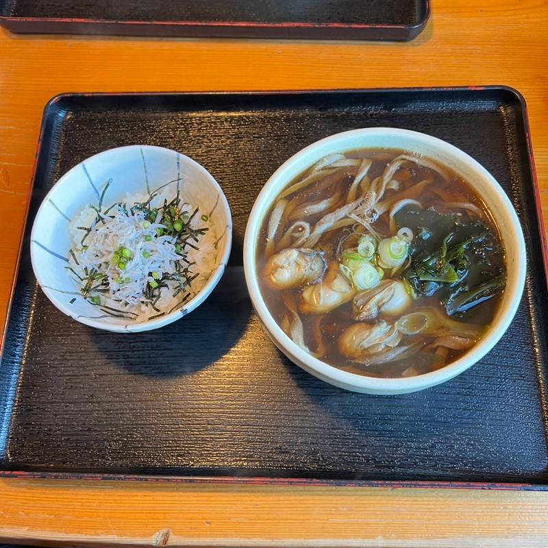 かきそば、ミニしらす丼(手打ちそばさくら 平岡公園本店)