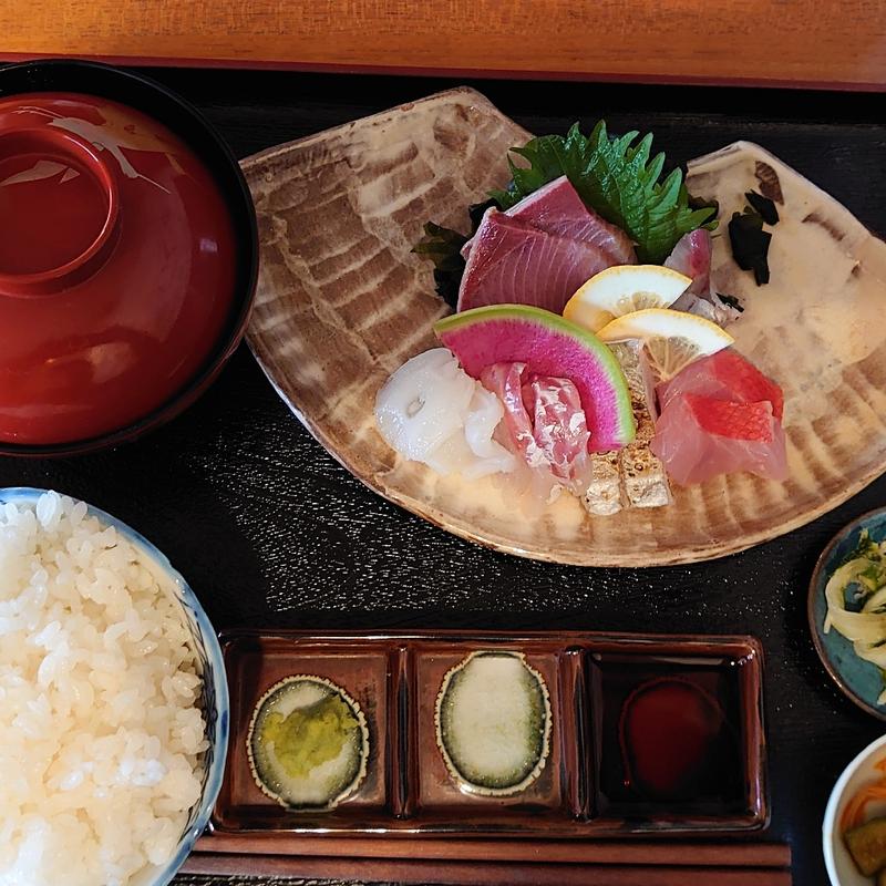 お刺身定食(SAKANASAKABAゆいと)