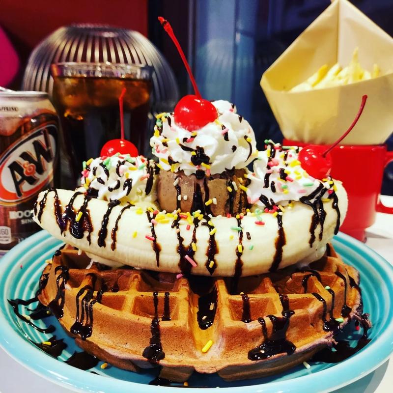 バナナスプリットワッフル+フレンチフライセット(BURGERLION - UTSUBO A GOGO -)