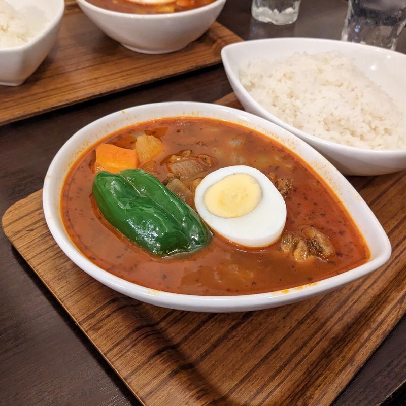 スープカレー 赤 チキン(鴻オオドリー 神田駿河台店)