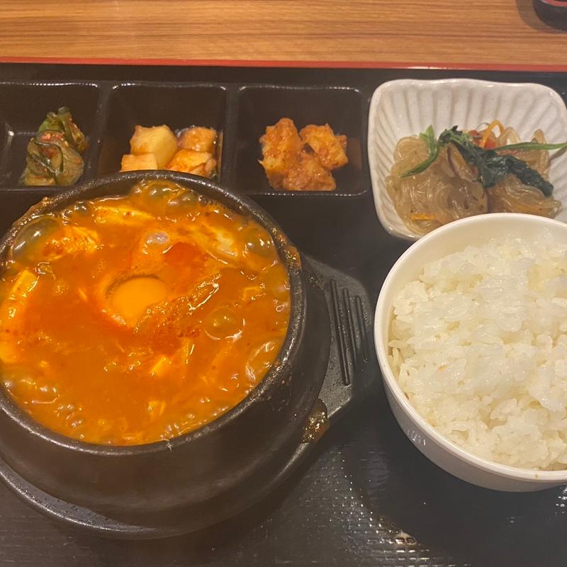 牛ホルモンスンドゥブチゲ定食(扶餘(プヨ) 電力ビル店)