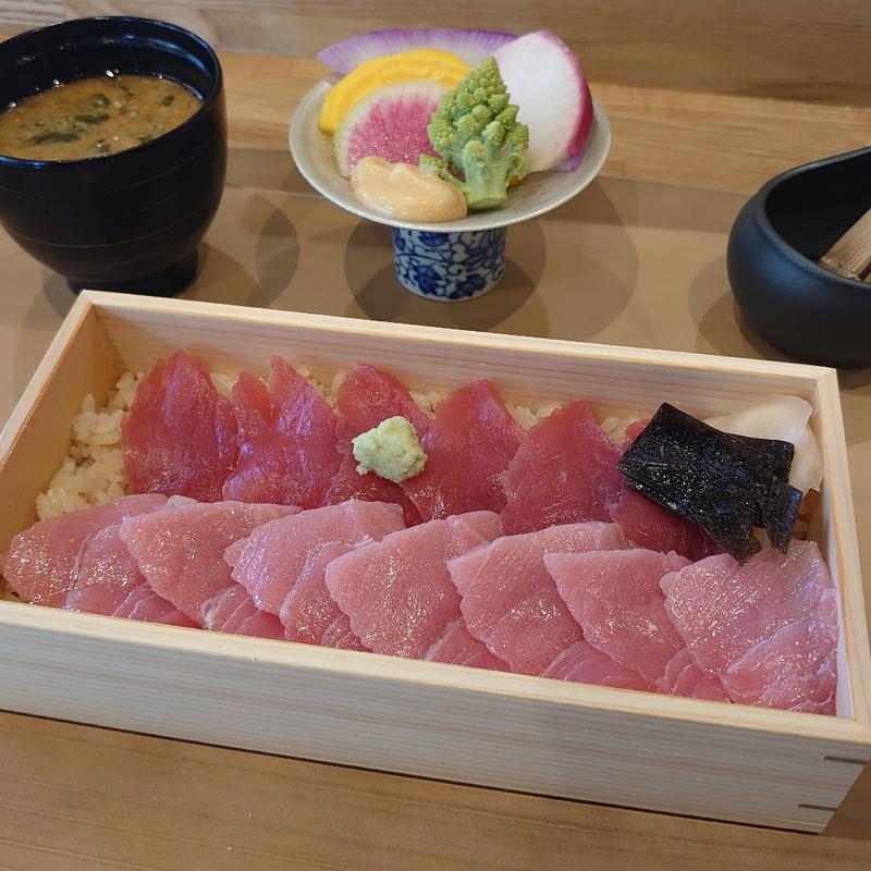 本鮪赤身・とろの二色お重(鮪お重 栄町 鎌倉小町店)