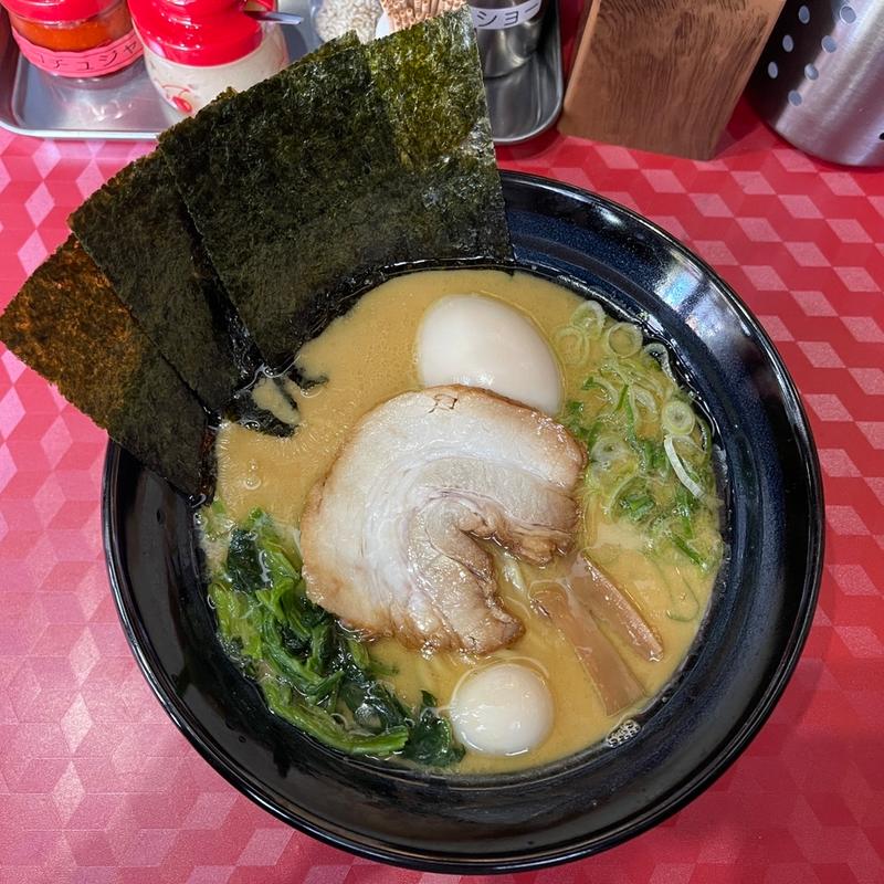 豚骨醤油（並）(横浜家系 ゴンゴンらーめん)