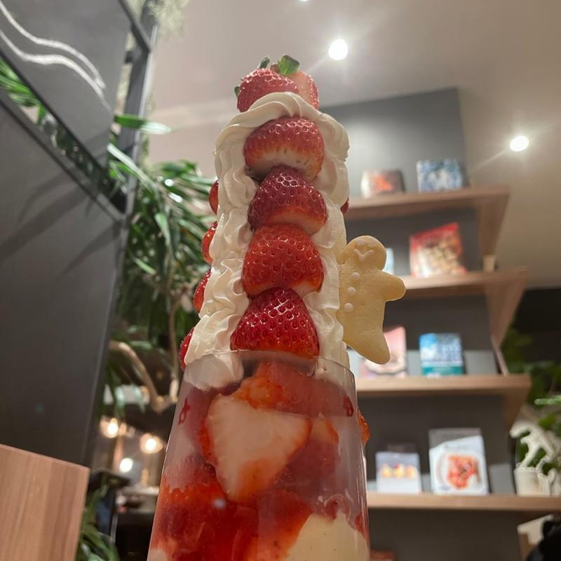 苺の山登りシリーズ お山(All day dining Hikari)