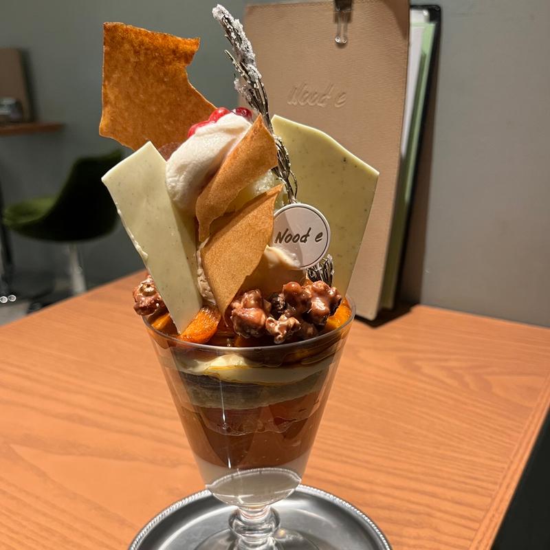 季節のフルーツパフェ(Nood e（ヌード）)