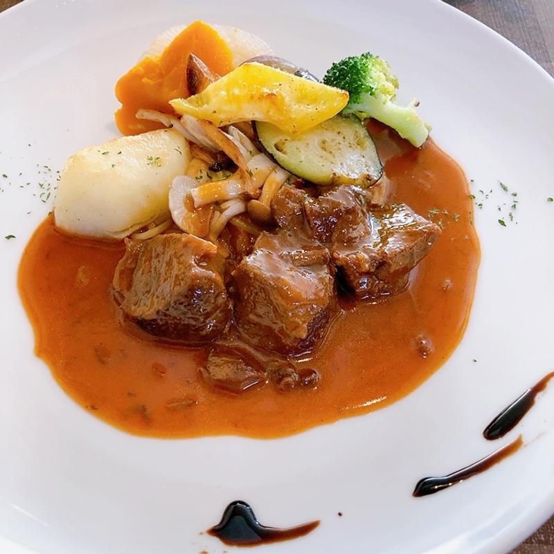 牛ホホ肉の赤ワイン煮込み(ルードゥメール 宇品海岸通り店)