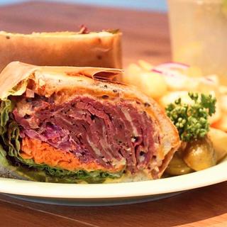 パストラミビーフサンド(ムームーフェイマスデリ)