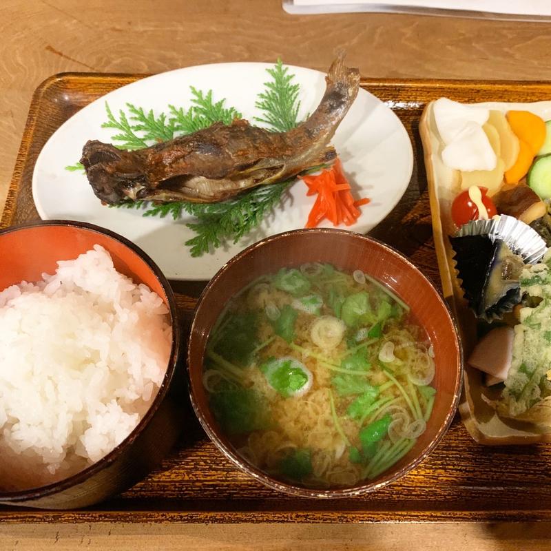 (魚籠屋 （びくや）)