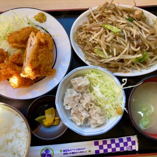 おまかせ定食（チキンカツ、焼売、野菜炒め）半ライス(徳次郎食堂)