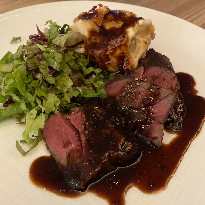 カジュアルディナー アンガス牛ステーキ(Mercedes me Tokyo / UPSTAIRS)