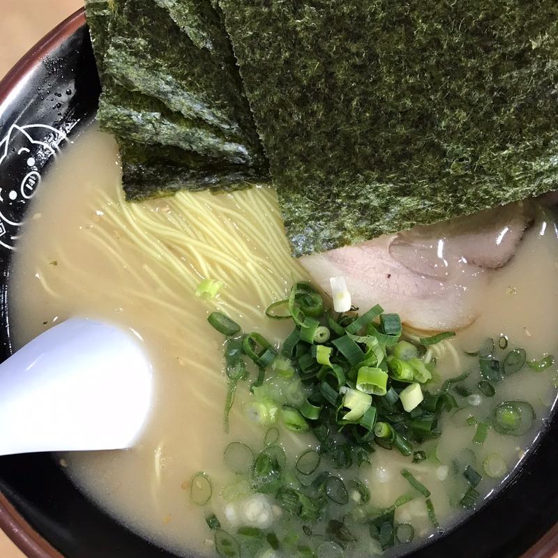 とんこつラーメン(博多ラーメン長浜や 八幡山店)