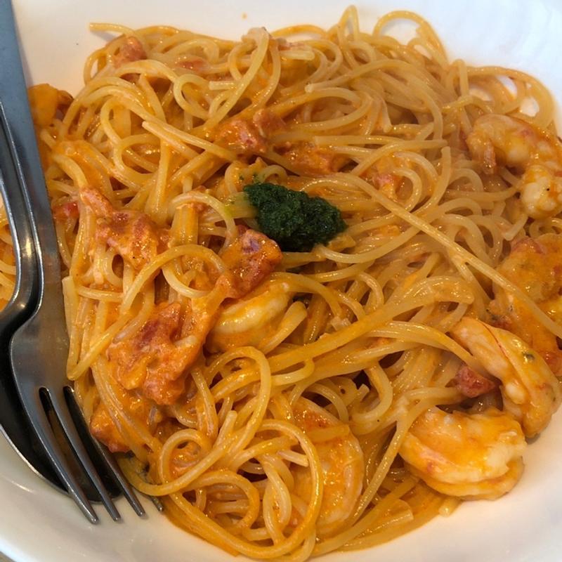 海老のトマトクリームパスタ(ビストロビスク)