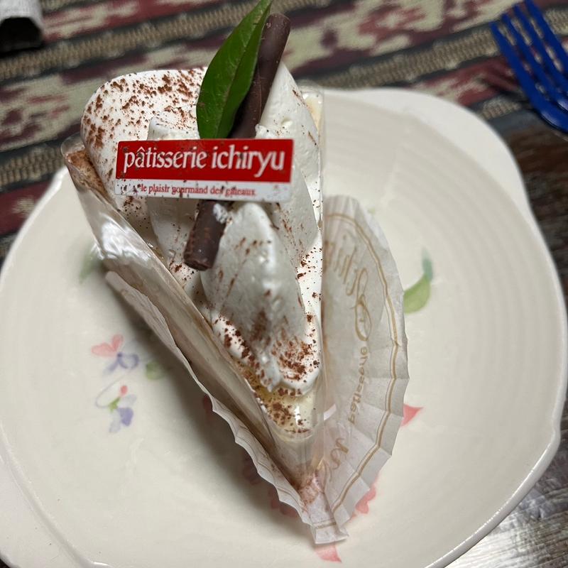 洋梨とキャラメルのレアチーズ(パティスリー イチリュウ イオン福岡店)